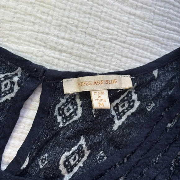 Skies Are Blue Black and White Geometric Blouse - Picture 3 of 3